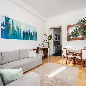 Aviator Luxury Apartment Free Parking